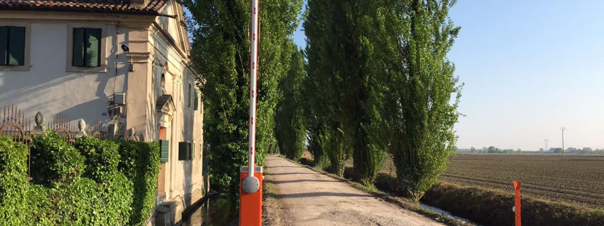 Nice automation at the entrance of Villa La Zambonina in Vigasio, Verona, Italy